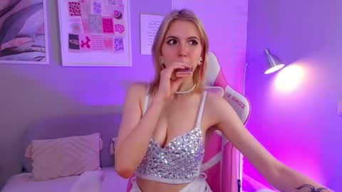 Snapshot of nellloyns chatting on 8, 3, 2025 Nelly online show from 8, 3, 2025