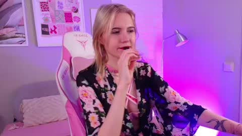 Snapshot of nellloyns chatting on 10, 3, 2025 Nelly online show from 10, 3, 2025