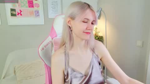 Snapshot of nellloyns chatting on 19, 10, 2025 Nelly online show from 19, 10, 2025