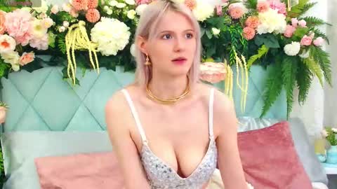 Snapshot of nellloyns chatting on 20, 10, 2025 Nelly online show from 20, 10, 2025