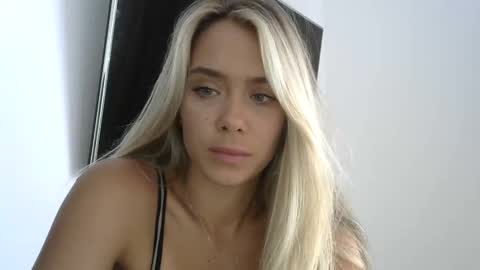 nelly_fortu online show from 23, 4, 2026