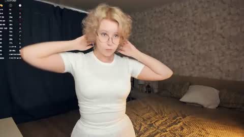 Snapshot of nelly_gloss chatting on 18, 6, 2026 nelly_gloss online show from 18, 6, 2026