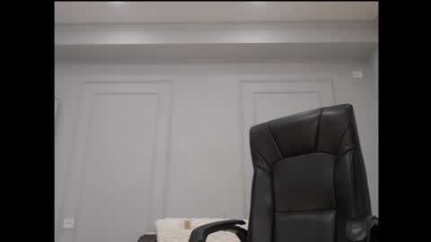 Snapshot of nellybreeze chatting on 4, 3, 2025 Nelly online show from 4, 3, 2025