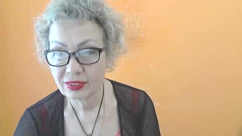 NessyJenixs online show from 8, 4, 2026
