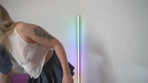 Snapshot of new_dee chatting on 10, 11, 2025 new dee online show from 10, 11, 2025