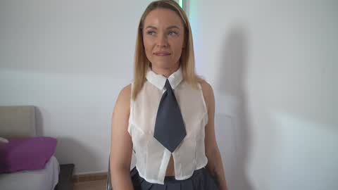 Snapshot of new_dee chatting on 9, 1, 2026 new dee online show from 9, 1, 2026