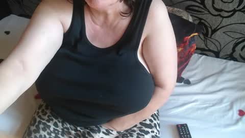 Snapshot of new_milf chatting on 15, 7, 2026 Lilly online show from 15, 7, 2026
