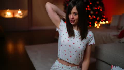 Snapshot of newchloe18 chatting on 15, 12, 2025 newchloe18 online show from 15, 12, 2025