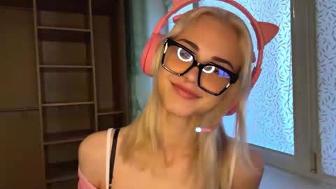 Snapshot of neweva_ chatting on 16, 7, 2026 neweva_ online show from 16, 7, 2026