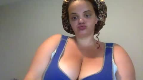 Snapshot of newfiebbw chatting on 17, 6, 2026 Ms. Natural online show from 17, 6, 2026