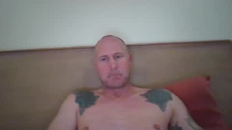 Snapshot of newportman1030 chatting on 14, 1, 2026 amandandhisgirl online show from 14, 1, 2026