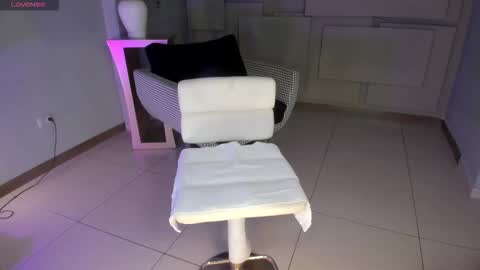 Snapshot of niaholland chatting on 13, 12, 2025 SQUIRTER DOLL online show from 13, 12, 2025