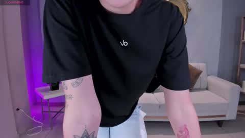 Snapshot of niaholland chatting on 16, 12, 2025 SQUIRTER DOLL online show from 16, 12, 2025