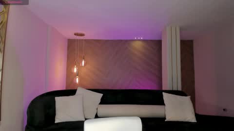 Snapshot of niaholland chatting on 5, 2, 2026 SQUIRTER DOLL online show from 5, 2, 2026