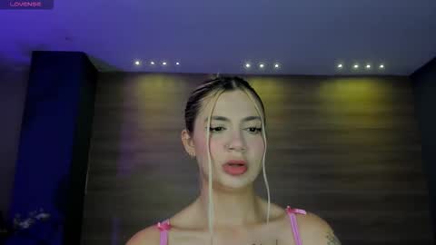 Snapshot of niaholland chatting on 27, 2, 2026 SQUIRTER DOLL online show from 27, 2, 2026