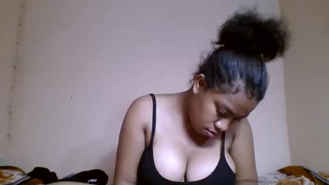 Snapshot of nicelly01 chatting on 24, 5, 2026 nicelly01 online show from 24, 5, 2026