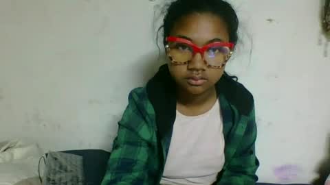 nickiqqyuu online show from 15, 7, 2026