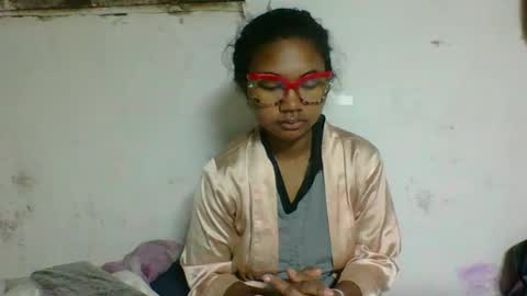 nickiqqyuu online show from 16, 7, 2026
