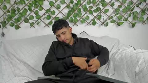 nicky online show from 25, 2, 2025