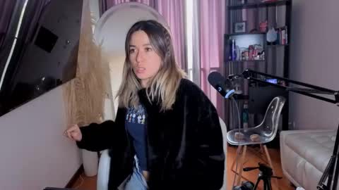 Snapshot of nickywindsor chatting on 5, 2, 2026 Nicky online show from 5, 2, 2026