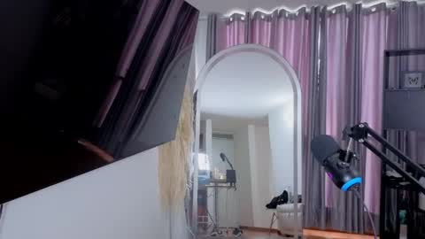 Snapshot of nickywindsor chatting on 2, 4, 2026 Nicky online show from 2, 4, 2026