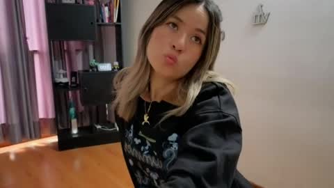 Snapshot of nickywindsor chatting on 6, 4, 2026 Nicky online show from 6, 4, 2026