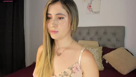 Snapshot of nicol_swift_ chatting on 23, 4, 2026 Nicol online show from 23, 4, 2026