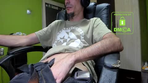 L. Nicolas online show from 4, 12, 2025