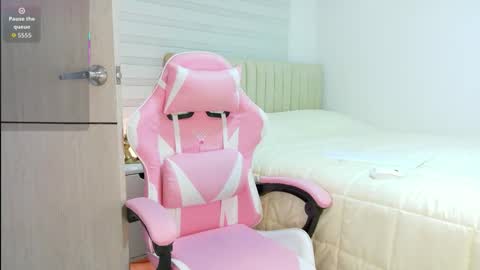 Snapshot of nicolblossom_ chatting on 6, 10, 2025 Nicol online show from 6, 10, 2025