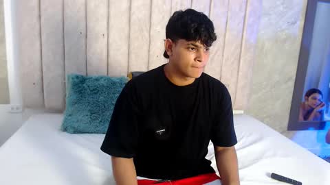 nicole_and_thiago online show from 8, 3, 2025