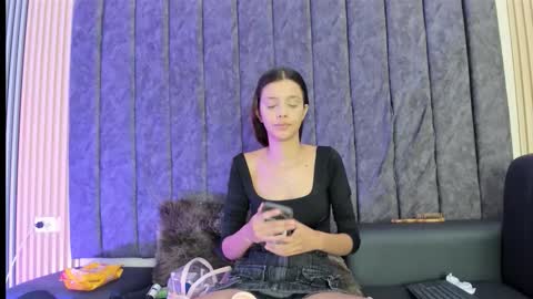 nicole_and_thiago online show from 1, 10, 2025