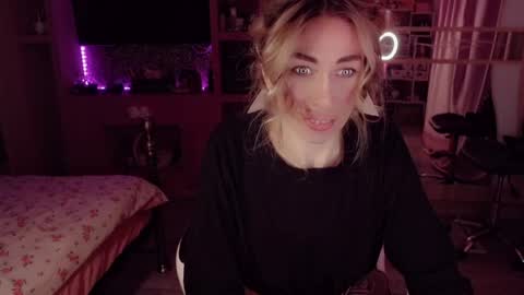 Snapshot of nicole_g0ld_ chatting on 30, 5, 2026 Nicole online show from 30, 5, 2026