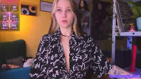 Snapshot of nicole_matt chatting on 19, 11, 2025 Nicole online show from 19, 11, 2025