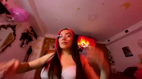 Nicole online show from 10, 4, 2026