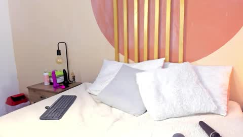 N i c o l e  online show from 21, 2, 2026