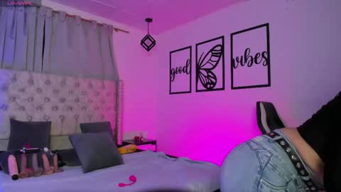 nicolee millerr online show from 14, 4, 2026