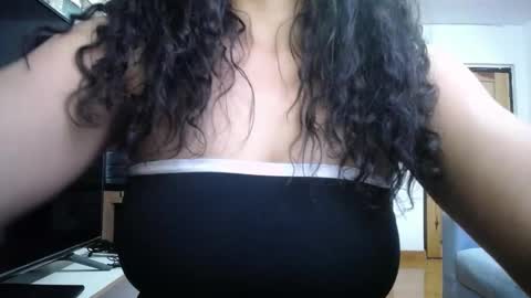 Snapshot of nicoleebon chatting on 24, 10, 2025 Nicole online show from 24, 10, 2025