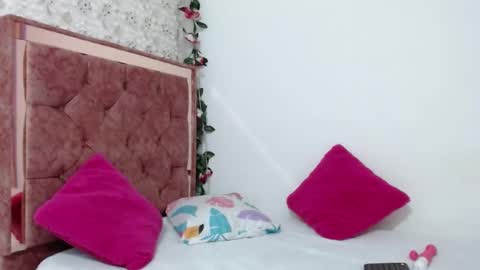 nicolle gomes online show from 12, 9, 2025