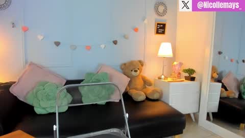 Nicolle Mays online show from 28, 2, 2025