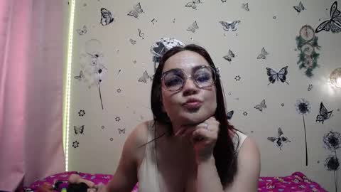 nicolle_sky online show from 1, 11, 2025