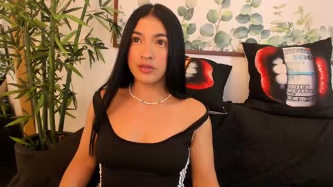 Nicolle Lima online show from 28, 2, 2025