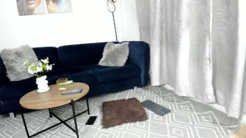 Nicolle Lima online show from 11, 4, 2026