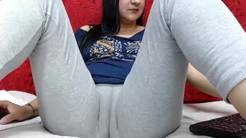 Snapshot of nicolleowens chatting on 18, 11, 2025 NICOLLE online show from 18, 11, 2025