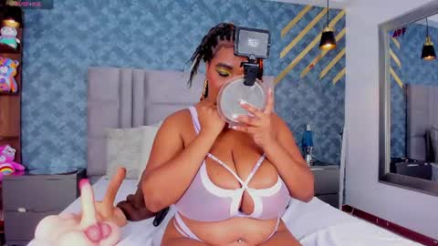 Snapshot of niiamoore_ chatting on 22, 6, 2026 NiiaMoore online show from 22, 6, 2026