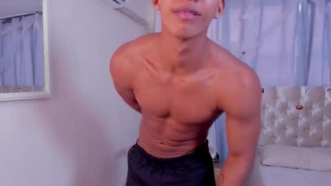 Snapshot of niico_santana chatting on 28, 10, 2025 Niico online show from 28, 10, 2025