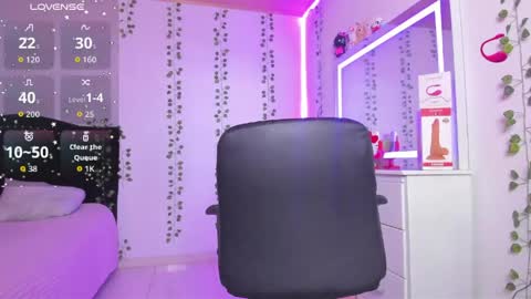 Snapshot of nikibryce_ chatting on 7, 5, 2026 Niki online show from 7, 5, 2026