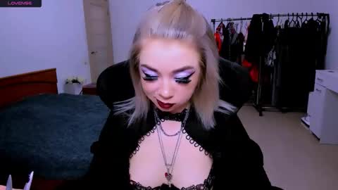 nikigoddesss online show from 6, 4, 2026