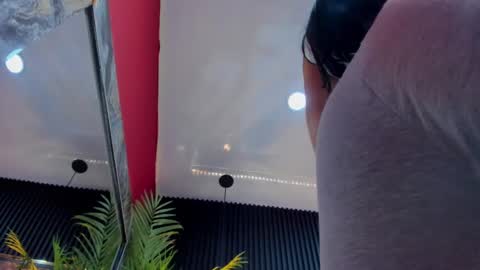 Snapshot of nikii_white chatting on 20, 12, 2024 nikii_white online show from 20, 12, 2024