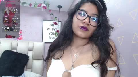 Snapshot of nikki_333 chatting on 19, 12, 2024 Nilly online show from 19, 12, 2024