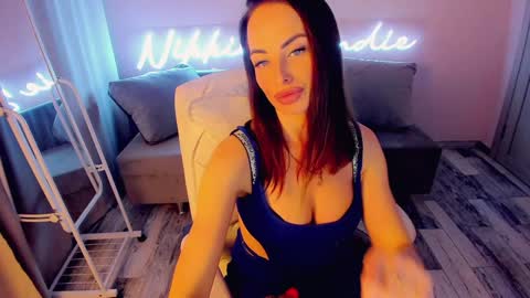 nikki_blondiee online show from 3, 1, 2025